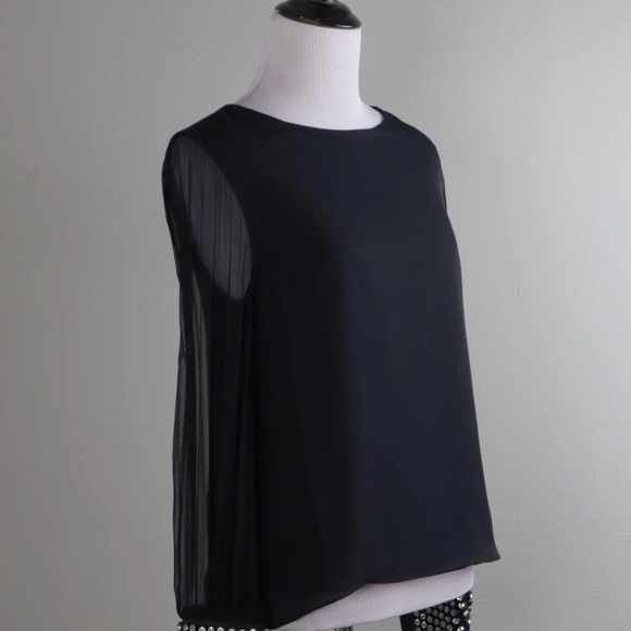 $440 Alice and Olivia black blouse - Picture 4 of 9